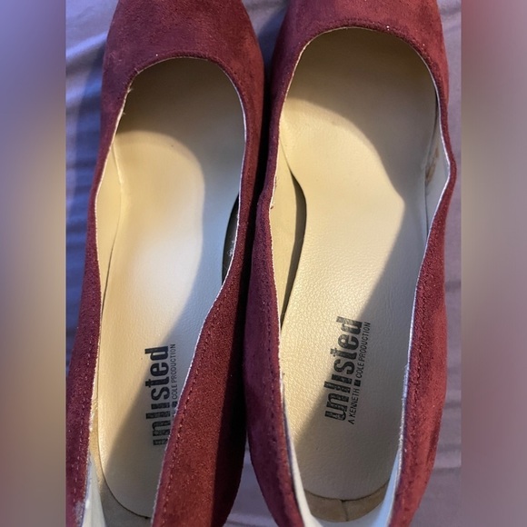 Unlisted Kenneth Cole Film Maker Burgundy Velvet Heels Sz 8 1/2 Wide - Picture 9 of 9